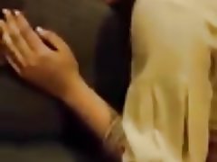 Menina tocado pelo namorado desi quente sem nudez