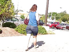 Shorts de jeans apertado do milf quente rabo...