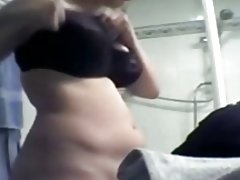 Câmera escondida capta peitos monstro