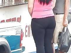 Culoncita em Lycra preto e rico cameltoe